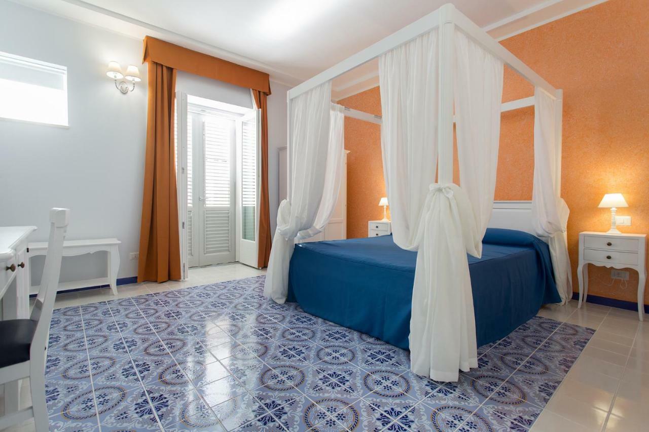 Odysseus Hotel Липари Екстериор снимка