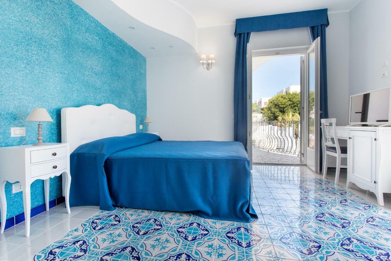 Odysseus Hotel Липари Екстериор снимка