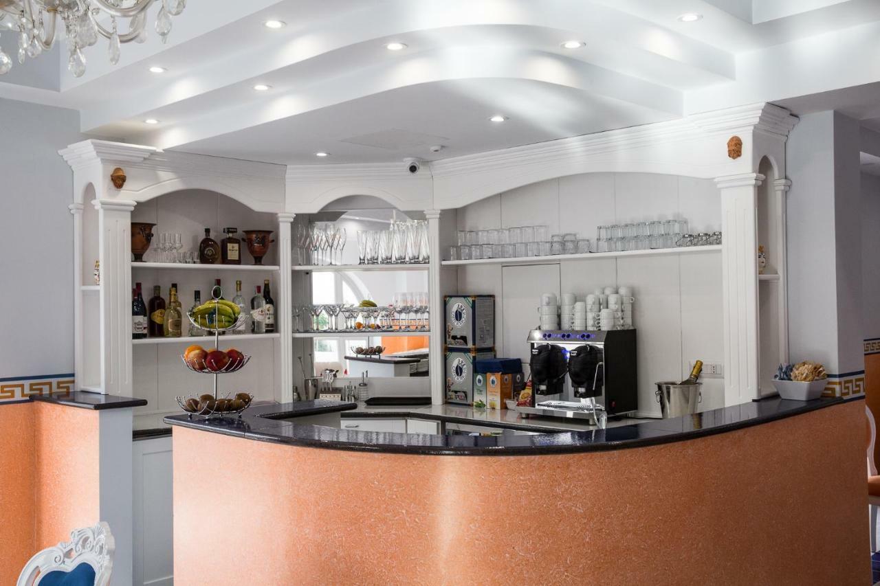 Odysseus Hotel Липари Екстериор снимка