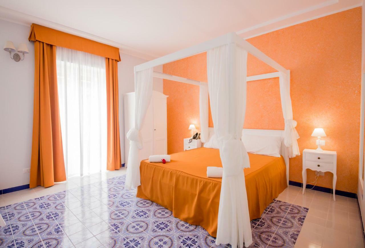 Odysseus Hotel Липари Екстериор снимка