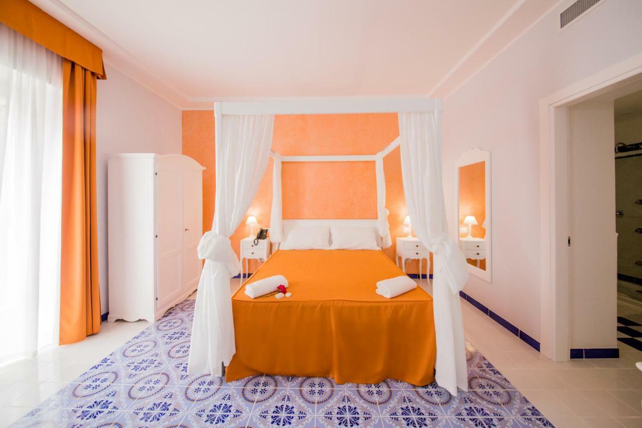 Odysseus Hotel Липари Екстериор снимка